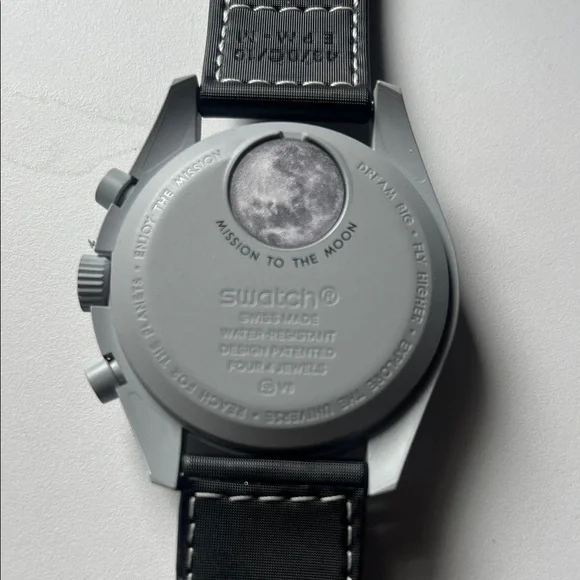 Omega x Swatch Speedmaster Misson to the Moon Watch - Picture 6 of 8